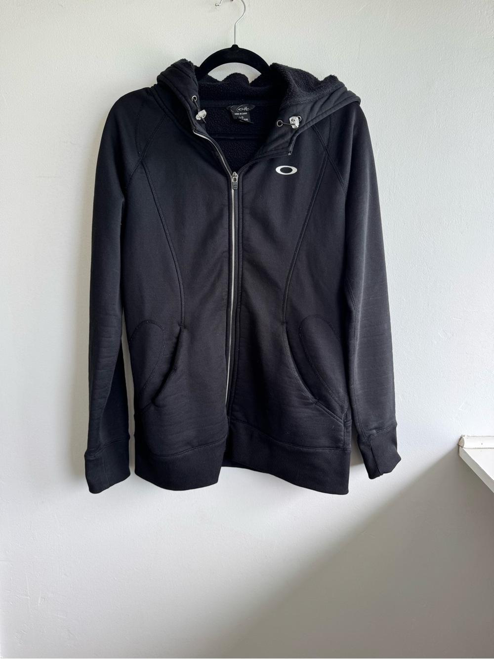 Oakley Black Full-Zip Hooded Jacket
Women’s Size Large